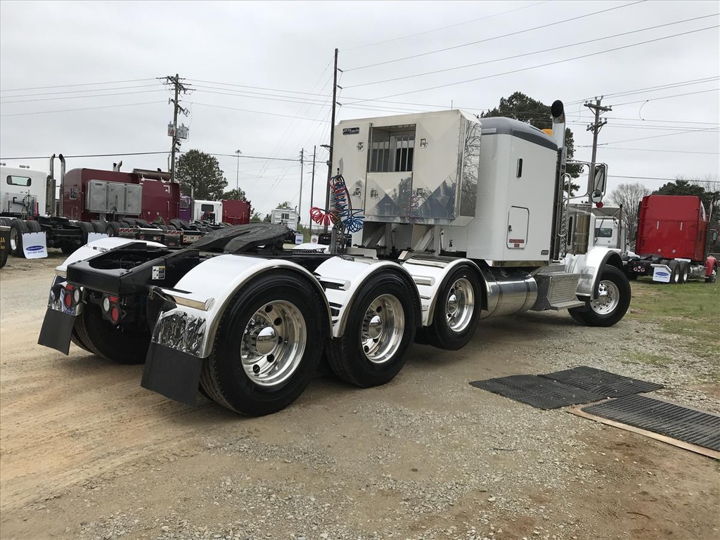 USED 2016 PETERBILT 389 PRIDE & CLASS TRI-AXLE SLEEPER FOR ...