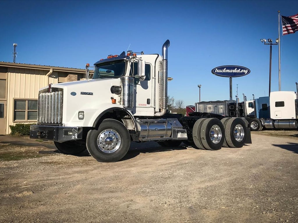 USED 2009 KENWORTH T800 TANDEM AXLE DAYCAB TRUCK #134466