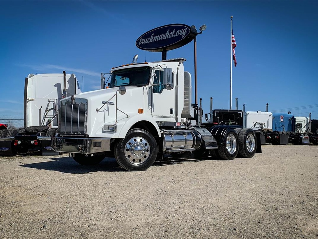 USED 2013 KENWORTH T800 TANDEM AXLE DAYCAB TRUCK #84740