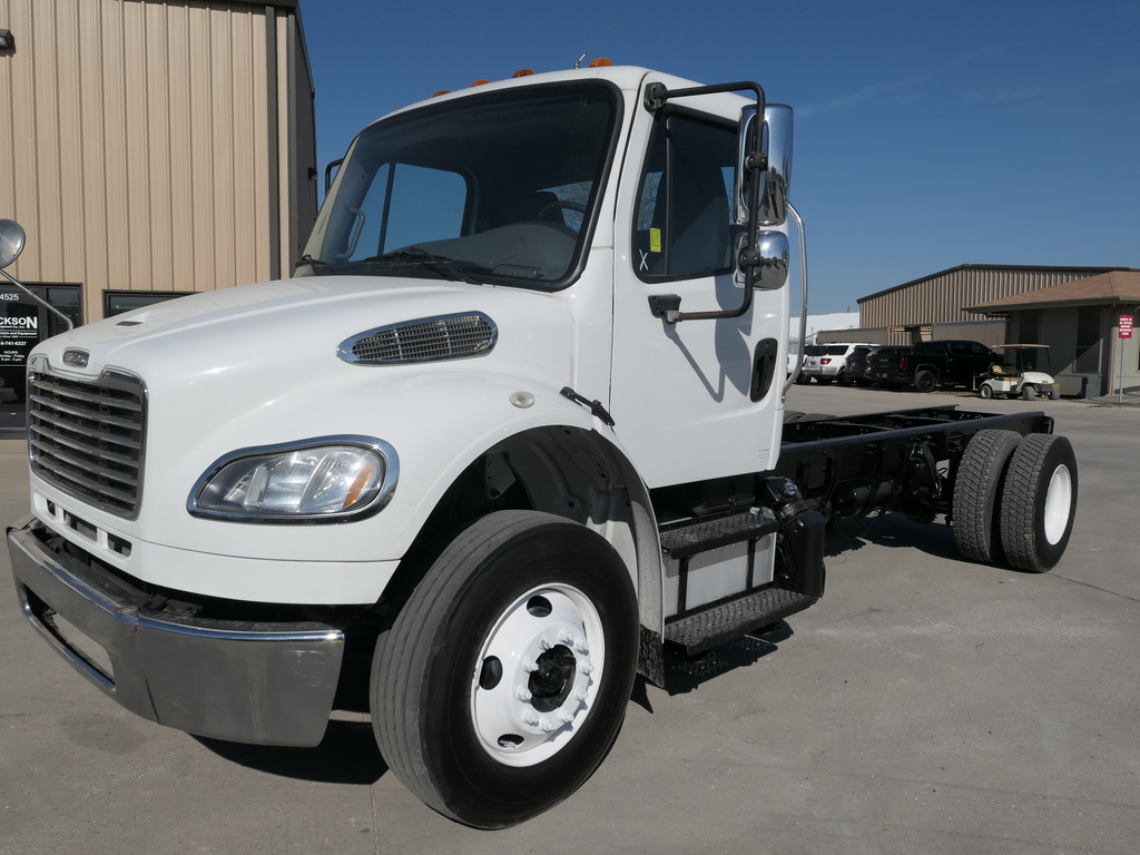 USED 2014 FREIGHTLINER M2106 CAB CHASSIS TRUCK #3337