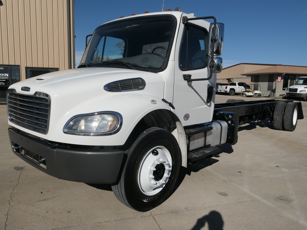 USED 2015 FREIGHTLINER M2106 CAB CHASSIS TRUCK #3921