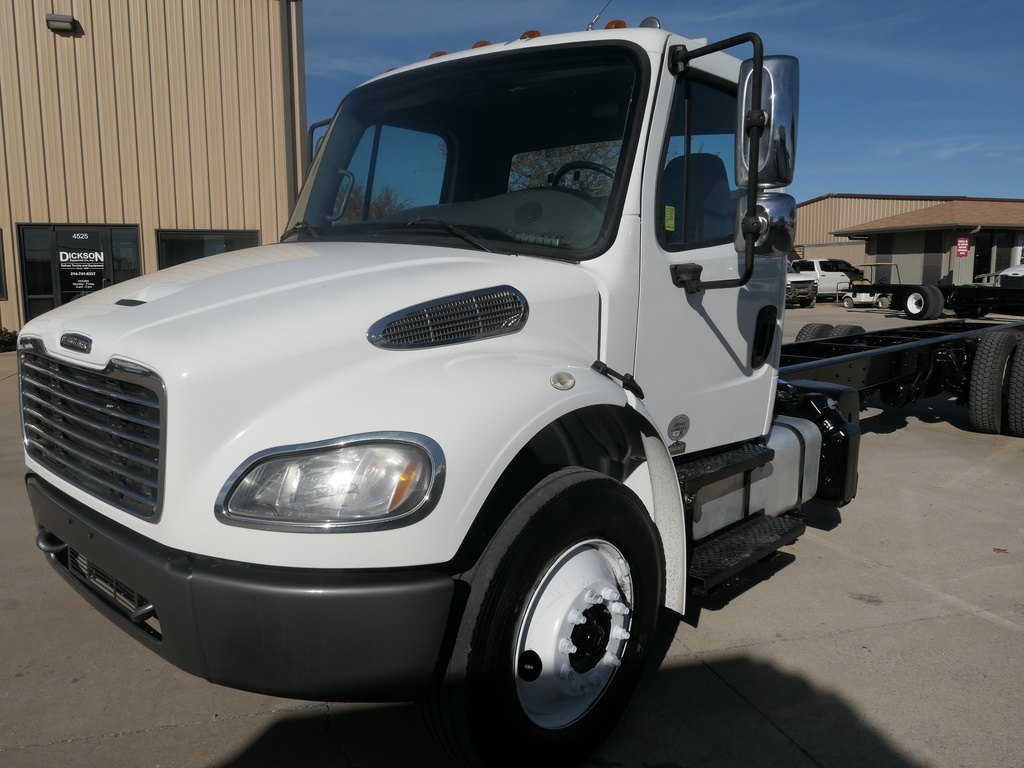 USED 2016 FREIGHTLINER M2106 CAB CHASSIS TRUCK #3923