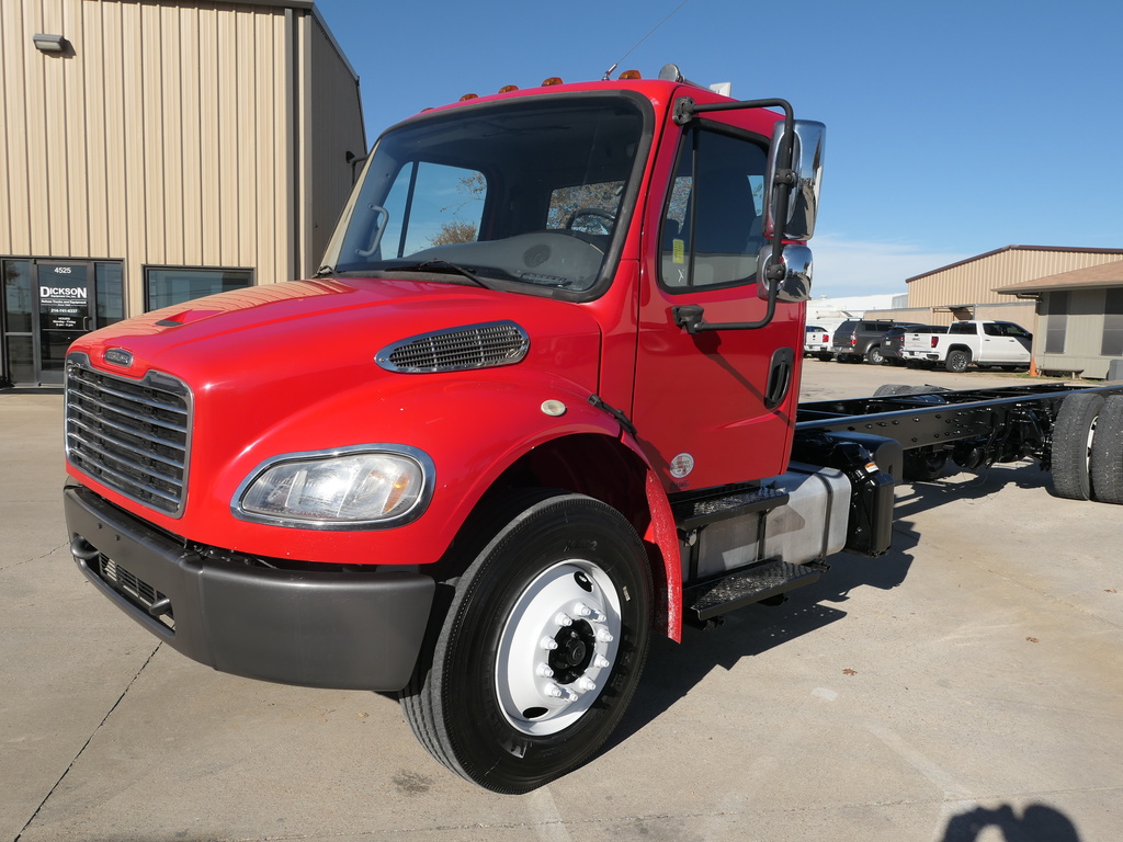 USED 2016 FREIGHTLINER M2106 CAB CHASSIS TRUCK #3925