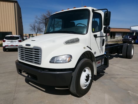 2016 FREIGHTLINER M2 Cab Chassis Truck #5888 2016 FREIGHTLINER M2 Cab Chassis Truck #5888