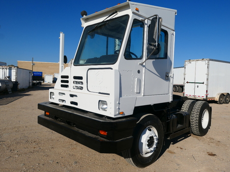 2004 CAPACITY TJ7000 Yard Jockey - Spotter #5922