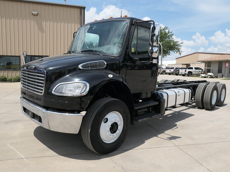 2022-freightliner-m2106-cab-chassis-truck #6152