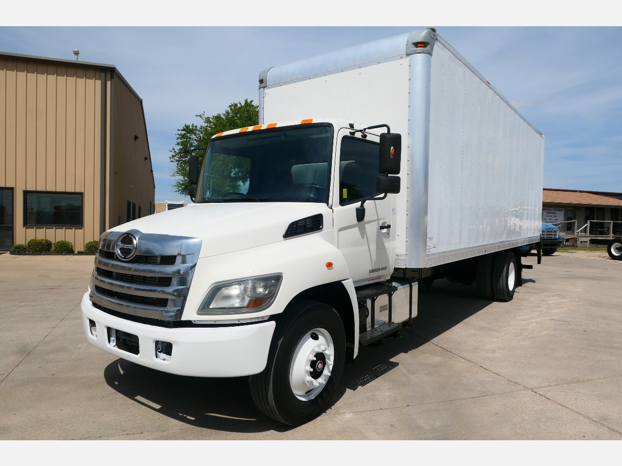 2015 HINO 268 Box Van Truck #1 2015 HINO 268 Box Van Truck #1
