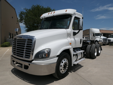 2019 FREIGHTLINER CASCADIA Tandem Axle Daycab #6336