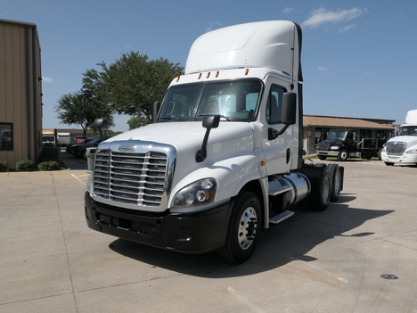 2016 FREIGHTLINER CASCADIA Tandem Axle Daycab #6461 2016 FREIGHTLINER CASCADIA Tandem Axle Daycab #6461