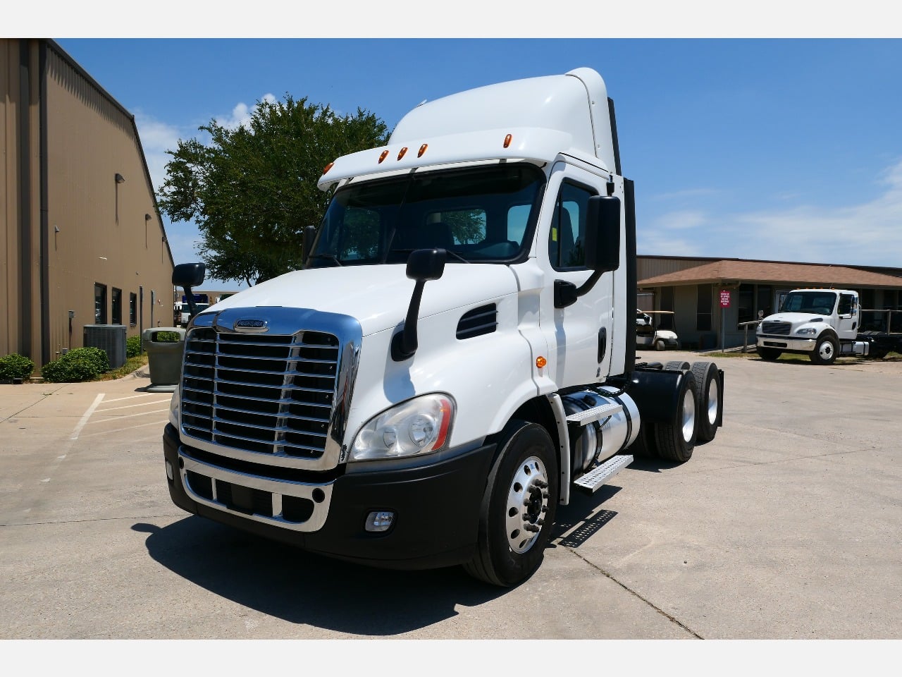 2020 FREIGHTLINER CASCADIA Tandem Axle Daycab #1 2020 FREIGHTLINER CASCADIA Tandem Axle Daycab #1
