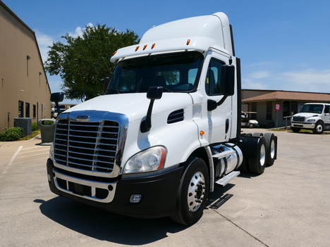 2020 FREIGHTLINER CASCADIA Tandem Axle Daycab #6463