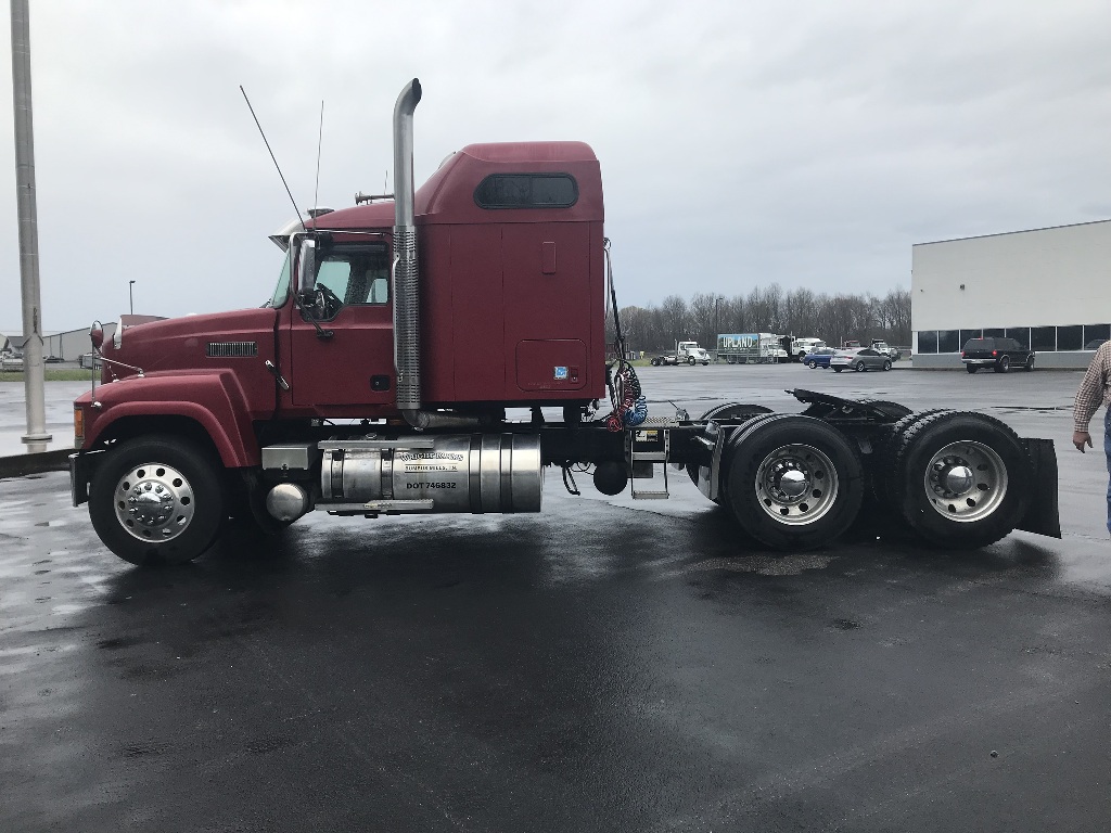 2007 MACK CHN613 Tandem Axle Sleeper