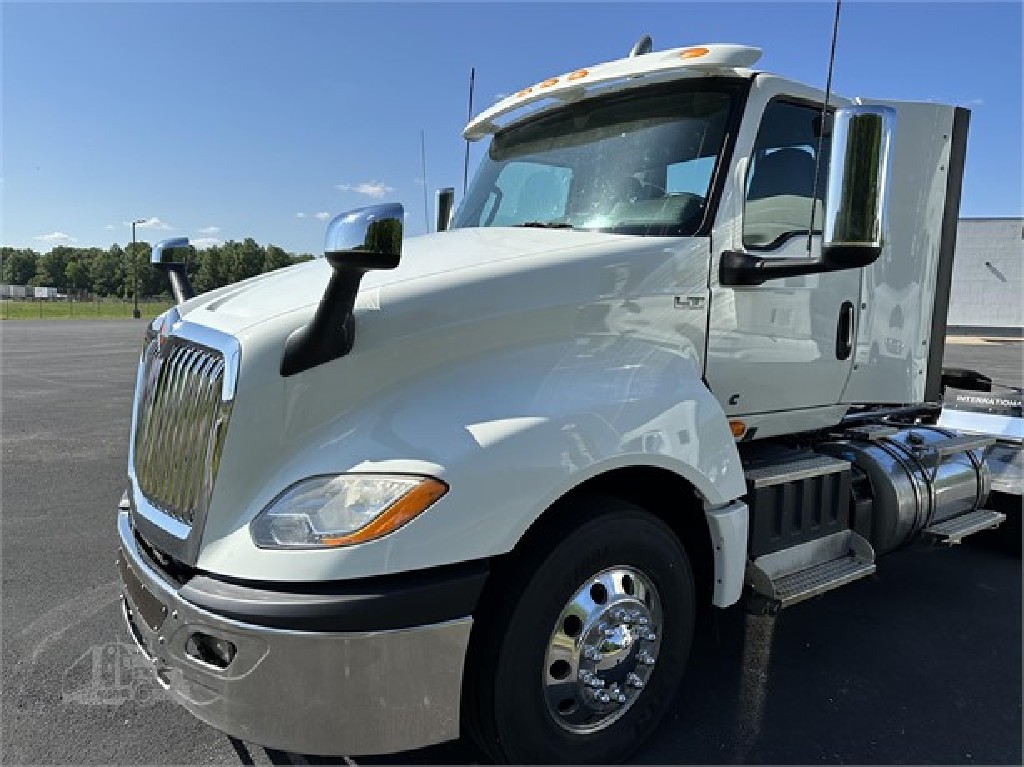 2019 INTERNATIONAL LT 625 Tandem Axle Daycab