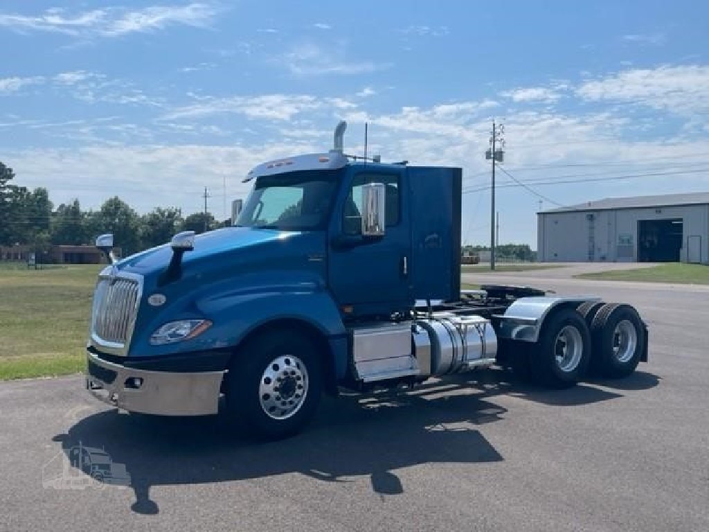 2018 INTERNATIONAL LT 625 Tandem Axle Daycab