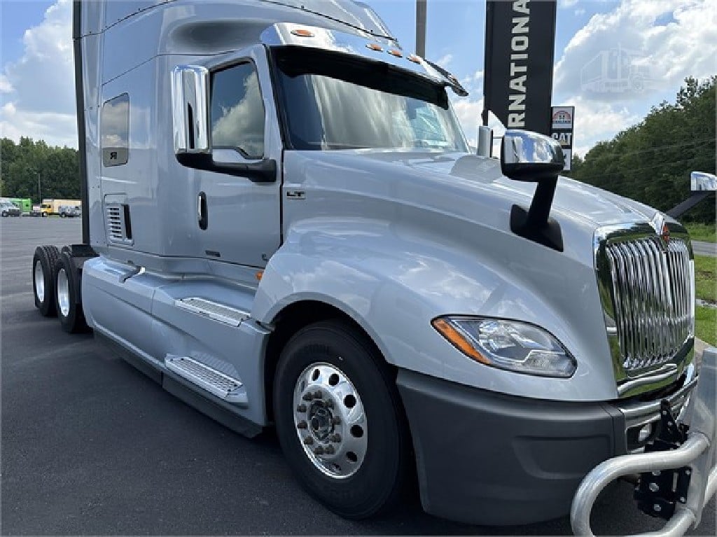 2021 INTERNATIONAL LT 625 Tandem Axle Sleeper