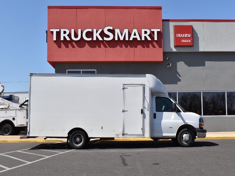 USED 2019 CHEVROLET EXPRESS 3500 CUTAWAY CUBE TRUCK #13165-9