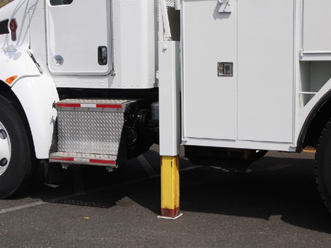 USED 2010 KENWORTH T370 BUCKET BOOM TRUCK #13390-21