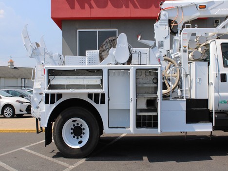 USED 2007 FORD F750 BUCKET BOOM TRUCK #13611-11
