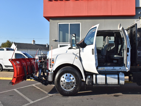 USED 2018 FORD F750 SPREADER TRUCK #13755-6