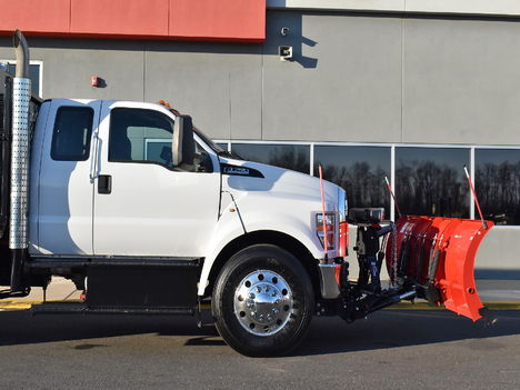 USED 2018 FORD F750 SPREADER TRUCK #13755-9