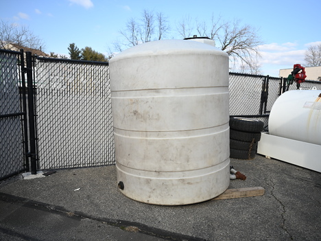 USED WATER TANK 1000 GALLON TRUCK BODY #13783-5
