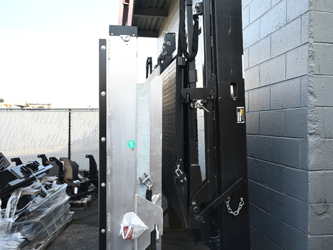 NEW MAXON RAIL GATE 2200LB STD TRA RAIL GATE EQUIPMENT #13784-3