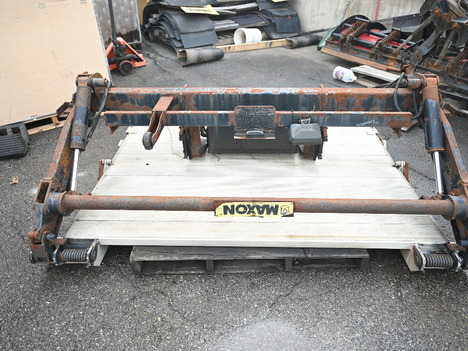 USED MAXON GPT25 2500LB TUCK AWAY LIFT GATE EQUIPMENT #13790