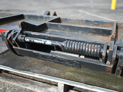 USED WALTCO 222R 2000LB LIFT GATE EQUIPMENT #13791-4