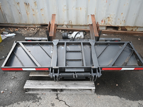 USED ANTHONY 2500 LB 44X80 LIFT GATE EQUIPMENT #13792