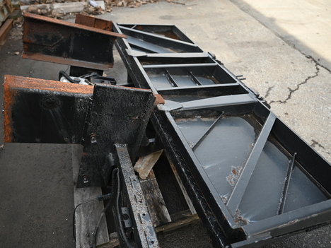 USED ANTHONY 2500 LB 44X80 LIFT GATE EQUIPMENT #13792-5