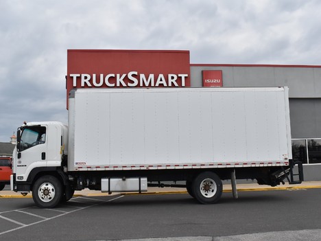 USED 2018 ISUZU FTR BOX VAN TRUCK #13877-4