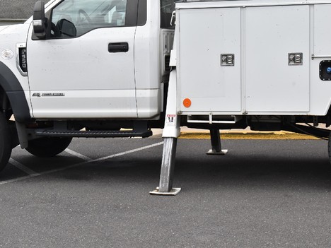 USED 2019 FORD F550 SERVICE - UTILITY TRUCK #13992-9