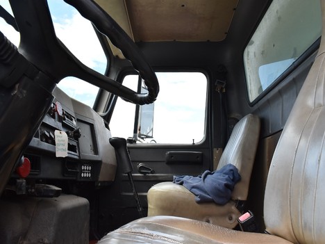 USED 1994 INTERNATIONAL 4900 DUMP TRUCK #13995-7