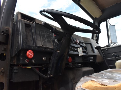 USED 1994 INTERNATIONAL 4900 DUMP TRUCK #13995-8