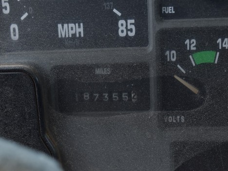 USED 1994 INTERNATIONAL 4900 DUMP TRUCK #13995-9