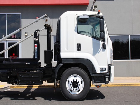 USED 2019 ISUZU FTR ROLL-OFF TRUCK #14066-10