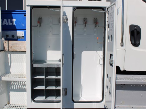 USED 2019 FREIGHTLINER M2 106 SERVICE - UTILITY TRUCK #14277-16