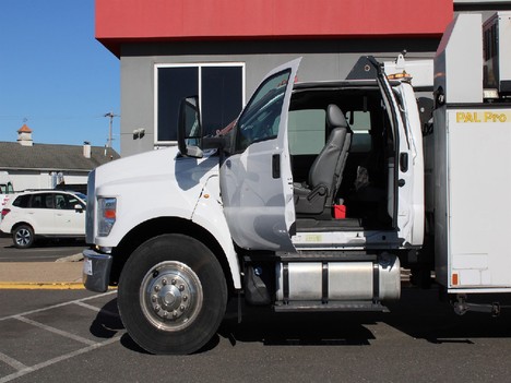 USED 2018 FORD F750 SERVICE - UTILITY TRUCK #14528-9