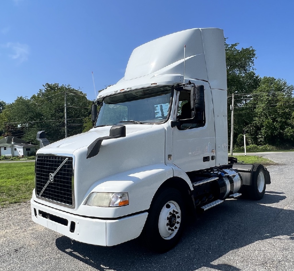 USED 2017 VOLVO VNM SINGLE AXLE DAYCAB TRUCK #6720