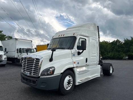 2019 FREIGHTLINER Cascadia Tandem Axle Sleeper #8533