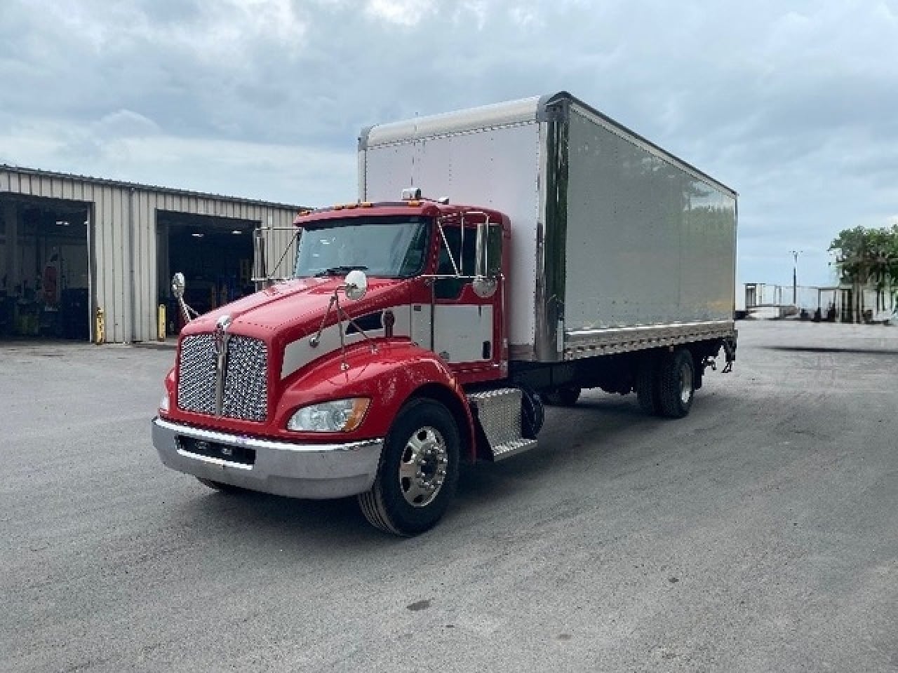 2019 KENWORTH T370 Box Van Truck #1 2019 KENWORTH T370 Box Van Truck #1