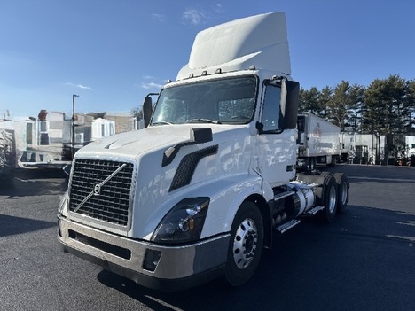 2017 VOLVO VNL Tandem Axle Daycab #8599