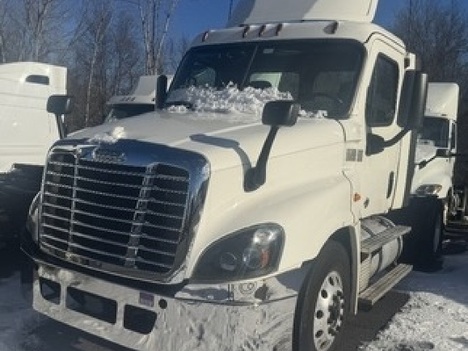 2019 FREIGHTLINER Cascadia Single Axle Daycab #8600