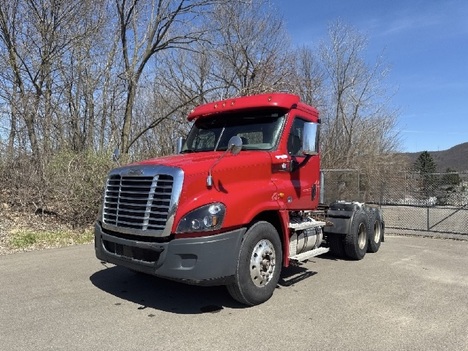 2020 FREIGHTLINER Cascadia 125 Tandem Axle Daycab #8615