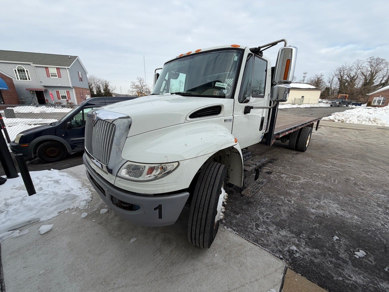 2015 INTERNATIONAL 4400 Flatbed Truck #1 2015 INTERNATIONAL 4400 Flatbed Truck #1