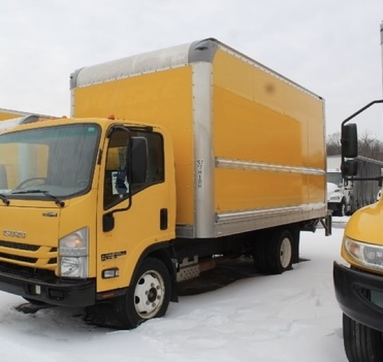 2021 ISUZU NPR Box Van Truck #1 2021 ISUZU NPR Box Van Truck #1