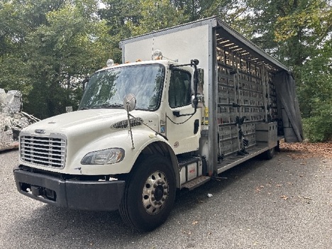 2020 FREIGHTLINER M2 Glass Truck #8776