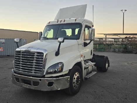 2018 FREIGHTLINER Cascadia Single Axle Daycab #8787