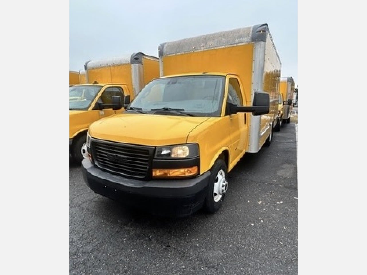 2021 GMC 3500 Box Van Truck #1 2021 GMC 3500 Box Van Truck #1