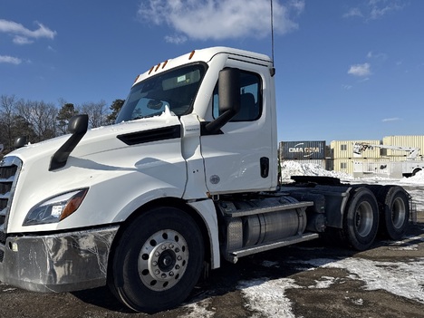 2020 FREIGHTLINER Cascadia 126 Tandem Axle Daycab #8842